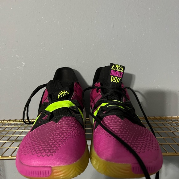 Multi color New Balance basketball sneaker size 10 - Picture 2 of 4